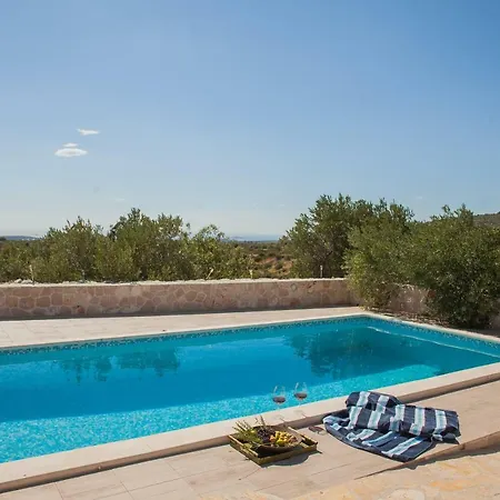 Gospel & Winery Villa *